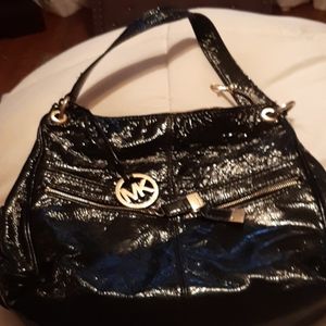 MICHAEL KORS PATENT SEXY LEATHER BAG